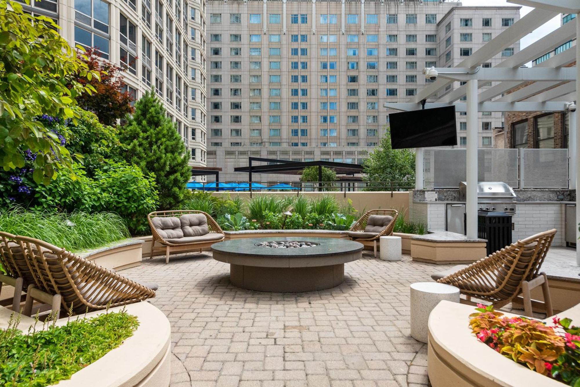 The Bernardin Gold Coast Luxury Apartments Near Magnificent Mile Chicago Bagian luar foto