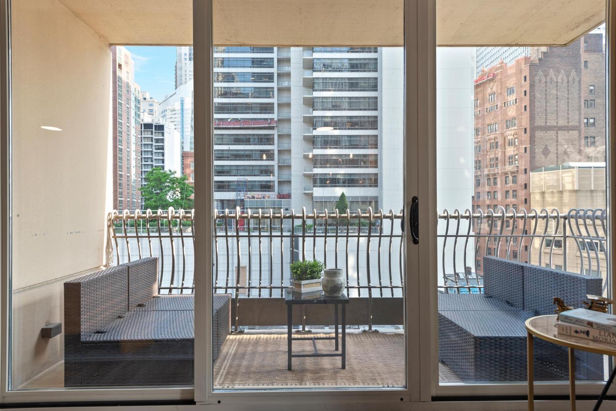 The Bernardin Gold Coast Luxury Apartments Near Magnificent Mile Chicago Bagian luar foto