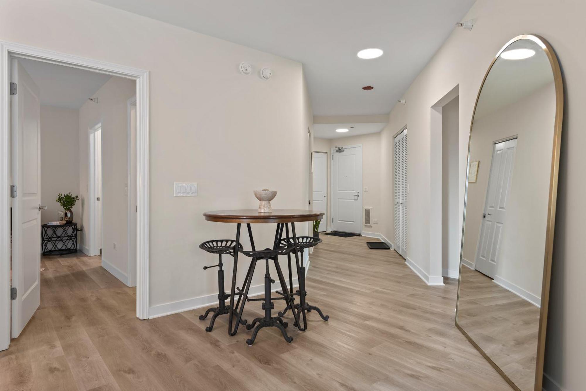 The Bernardin Gold Coast Luxury Apartments Near Magnificent Mile Chicago Bagian luar foto